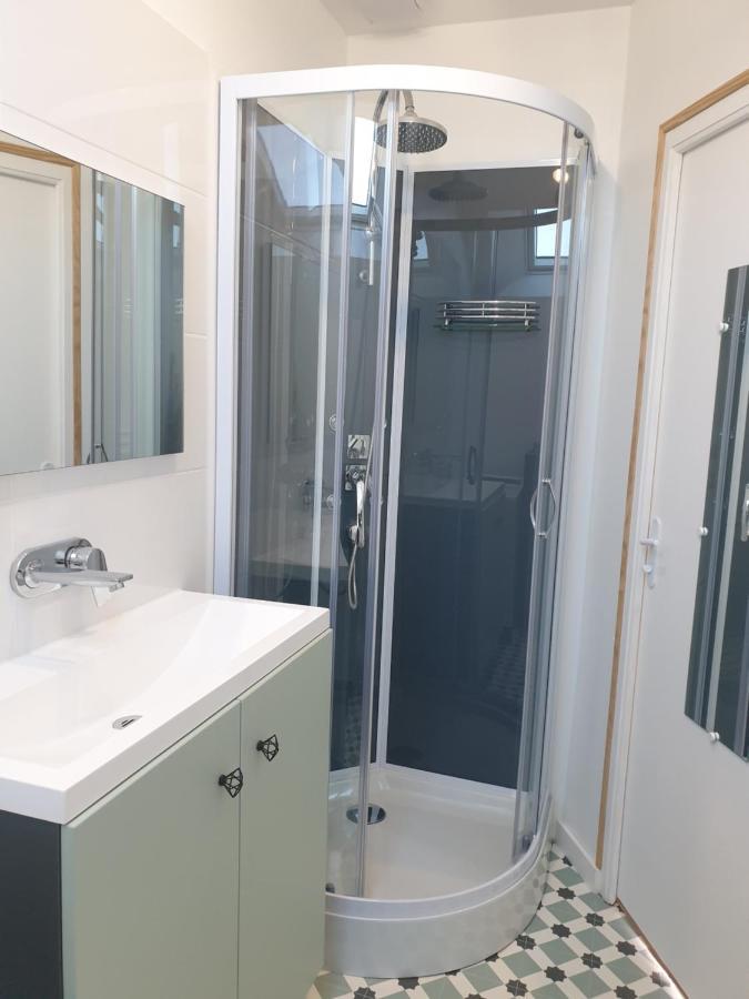 Gite Atypique Avec Jacuzzi Hillion Экстерьер фото